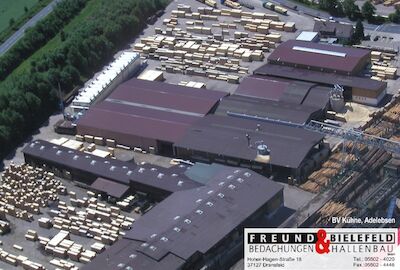 Erstellung eines modernen Sägewerks, Holzleimbinderkonstruktion mit Trapezblecheindeckung